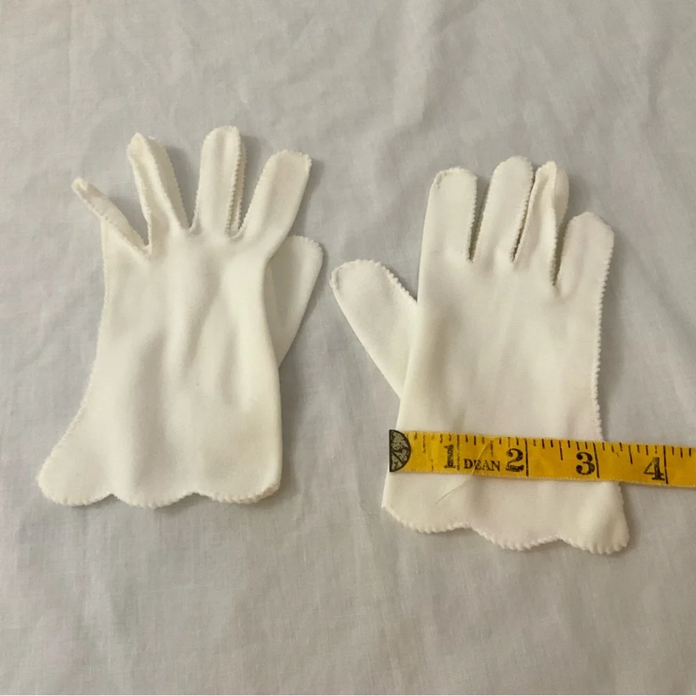 Vintage Girls Ivory/Cream Gloves c1960s